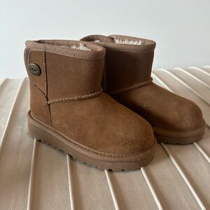 Toddler chestnut Ugg boots